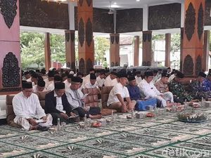Tak Ada Pesta, Malam Tahun Baru di Pacitan Dipenuhi Lantunan Doa