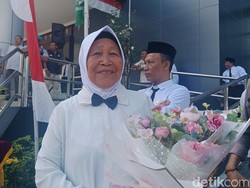 Semringah Tukang Sapu di Lotim Diangkat PPPK Setelah Puluhan Tahun Mengabdi