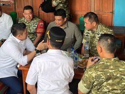 Momen Seskab Ngopi Bareng Gubsu Bobby-KSAD di Warung Pinggir Jalan Tapsel