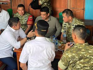 Momen Seskab Ngopi Bareng Gubsu Bobby-KSAD di Warung Pinggir Jalan Tapsel