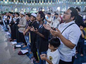 Muhasabah Akhir Tahun 2025, Umat Islam Panjatkan Doa Bersama di Berbagai Daerah
