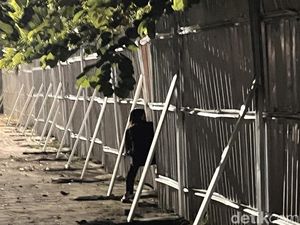 Pagar Seng Proyek BKB Palembang Dijebol Remaja yang Ingin Rayakan Tahun Baru