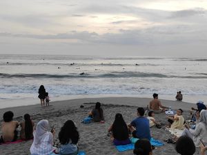 Menikmati Sunset Terakhir 2025 di Pantai Batu Bolong Canggu
