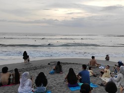 Menikmati Sunset Terakhir 2025 di Pantai Batu Bolong Canggu