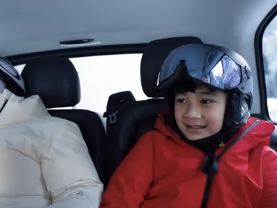 Pertama Kali Main Ski di Swiss, Pengasuh Rafathar: Baymax, Mau Terbang!