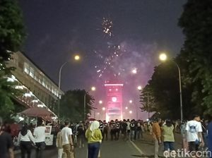 Suasana Pergantian Malam Tahun Baru Sepi Dibanding Tahun Lalu