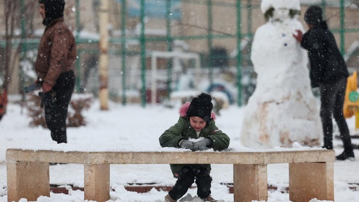 Salju Menyelimuti Azaz, Suriah