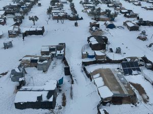 Salju Selimuti Kota Azaz, Suriah