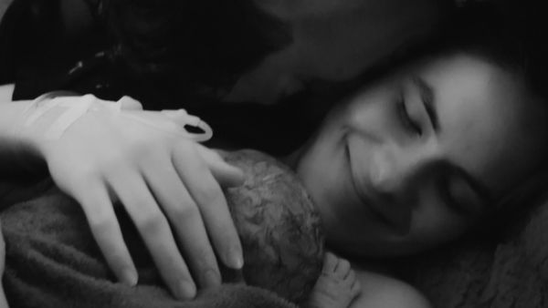 Foto Steffi Zamora Lahiran Ditemani Nino Fernandez, Wajah Anak Bikin Penasaran