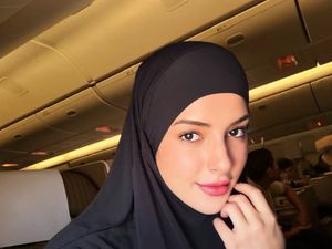 Potret Tasya Farasya Umrah saat Tahun Baru 2026, Cantik Manglingi Berhijab