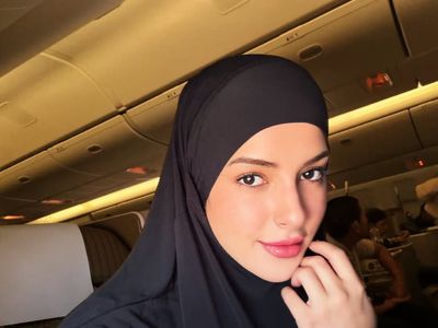 Potret Tasya Farasya Umrah saat Tahun Baru 2026, Cantik Manglingi Berhijab