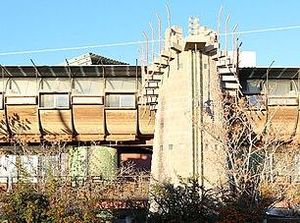 Dari Jalanan Terlihat Seperti UFO, Rumah Ini Bikin Melongo