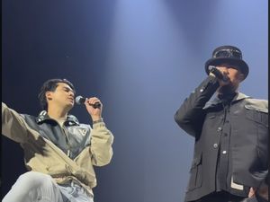 Momen Maxime Bouttier Nyanyi Bareng Dewa 19