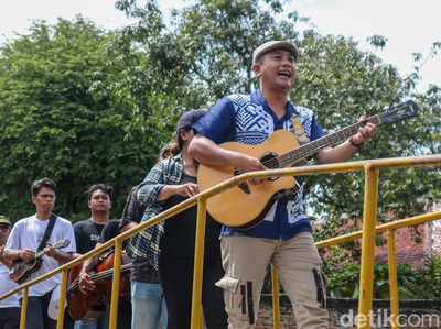 Alunan Kroncong Iringi Tradisi Rabo-rabo di Kampung Tugu