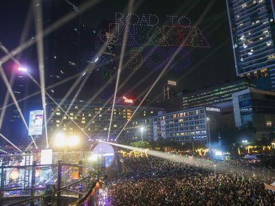 Atraksi Drone Warnai Malam Pergantian Tahun di Jantung Ibu Kota