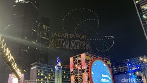 Pergantian Tahun, Drone Jakarta for Sumatra Hiasi Langit Bundaran HI