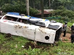 16 Korban Luka Minibus Wisatawan Terguling di Jalur Cangar-Pacet Mojokerto
