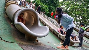 Libur Tahun Baru, Warga Padati Tebet Eco Park