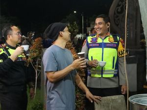 Guyub, Polres Jepara Bagikan 1.000 Kopi Gratis Saat Pengamanan Malam Tahun Baru