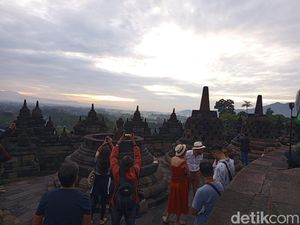 Video Menikmati Sunrise Pertama 2026 di Candi Borobudur