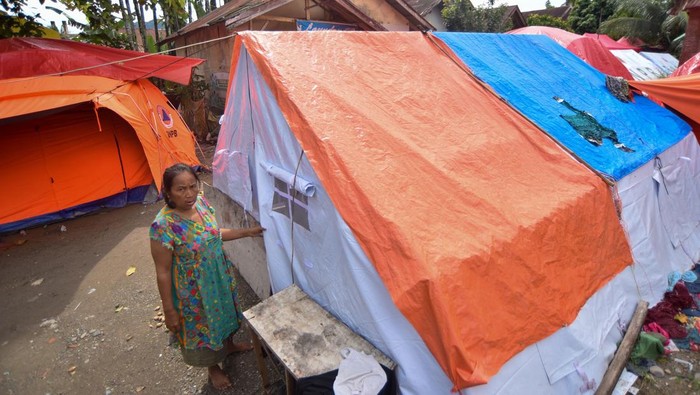 Penyintas Bencana Padang Pariaman Masih Tinggal di Tenda Darurat