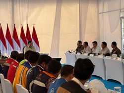 Prabowo Rakor dengan 10 Menteri di Aceh Tamiang Usai Cek Hunian Danantara
