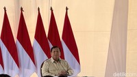 Prabowo Protes Atap Huntara buat Korban Banjir Sumatera Pakai Seng