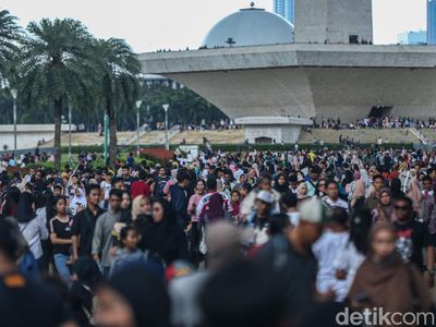 Ribuan Pengunjung Padati Monas di Hari Pertama 2026