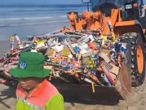 Sampah Kembang Api di Kawasan Samigita Badung Capai 4 Ton