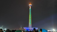 Bahagianya Warga Saksikan Video Mapping-Countdown Tahun Baru 2026 di Monas