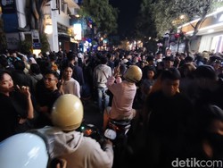 Tangisan di Jalan Braga yang Sesak Saat Malam Tahun Baru