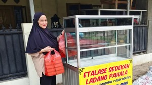 Pose Andhara Early Makan Bareng Sahabat hingga Bikin Etalase Pahala
