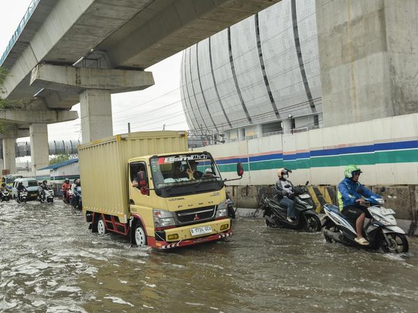 Awal Tahun 2026, Banjir Rob Rendam Jalan R.E Martadinata