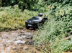 Komunitas Bawa Fortuner Blusukan di Bumi Borneo