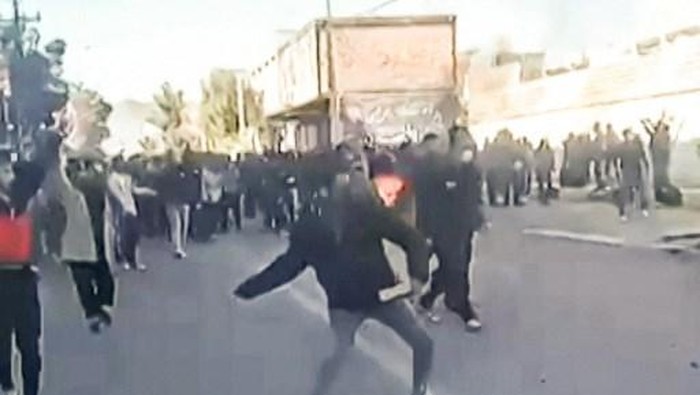 6 Orang Tewas di Iran Akibat Kericuhan, Trump Ancam Iran