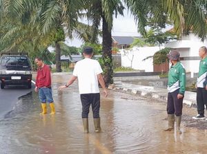 Jembatan Kayu Nyaris Putus dan Jalan Tergenang Jadi Permasalahan di Gandus