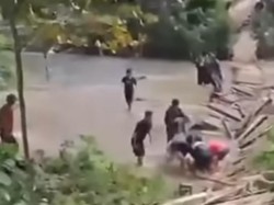 Jembatan Gantung di Mamuju Ambruk Saat Diperbaiki Warga, 11 Orang Luka