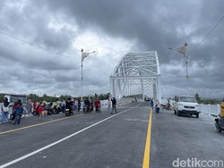 Jembatan Sodongkopo Diujicoba, Jadi Magnet Warga Pangandaran