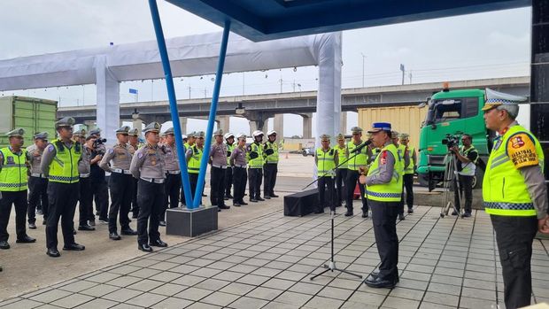 Der Generalinspekteur von Kakorlantas Polri, Agus Suryonugroho, leitete die Kundgebung der Enhanced Routine Activities (KRYD) im Kommandozentrum Km 29, Nord-Cikarang, Bekasi, West-Java.