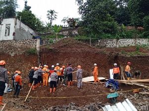 Longsor di Cisempur Sumedang, Ada Warga Tertimbun