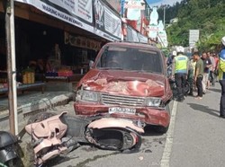Panther Ngeblong Hantam 1 Mobil-4 Motor di Tawangmangu