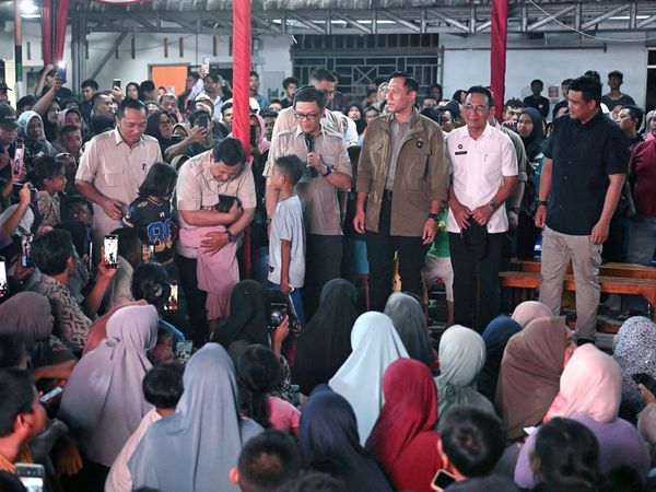 Melihat Momen Prabowo Rayakan Malam Tahun Baru Tanpa Kembang Api di Sumut