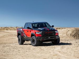 Gila! Mobil Pikap Double Cabin Ini Tenaganya Buas Banget