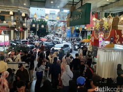 Blok M Pecah di Tahun Baru, Antrean Panjang di Area Kuliner