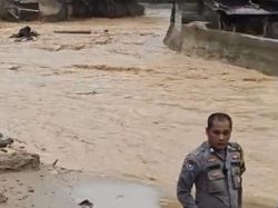 Sungai Aek Doras di Sibolga Meluap Akibat Hujan Deras, Warga Diimbau Waspada