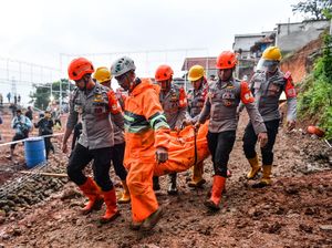 Tragedi Longsor di Sumedang, Jenazah Korban Dievakuasi