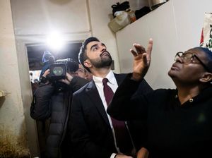 Hari Pertama Menjabat, Zohran Mamdani Blusukan di Apartemen Warga