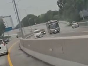 Geger Avanza Lawan Arah di Tol, Pakai Bahu Jalan Nyaris Hantam Mobil Lain!