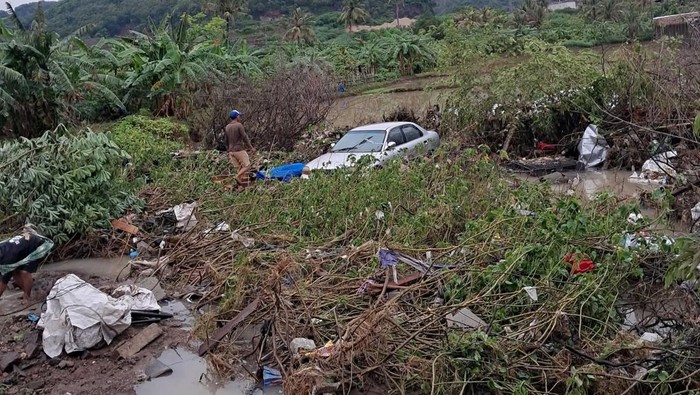 Banjir Landa 3 Kecamatan di Cilegon, Mobil Terseret Arus