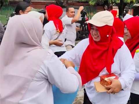 BNN bersama pemerintah daerah memberi pelatihan wirausaha dan vokasional kepada warga Berlan, Jakarta Timur (Jaktim) agar wilayah tersebut bebas narkoba. (dok BNN)